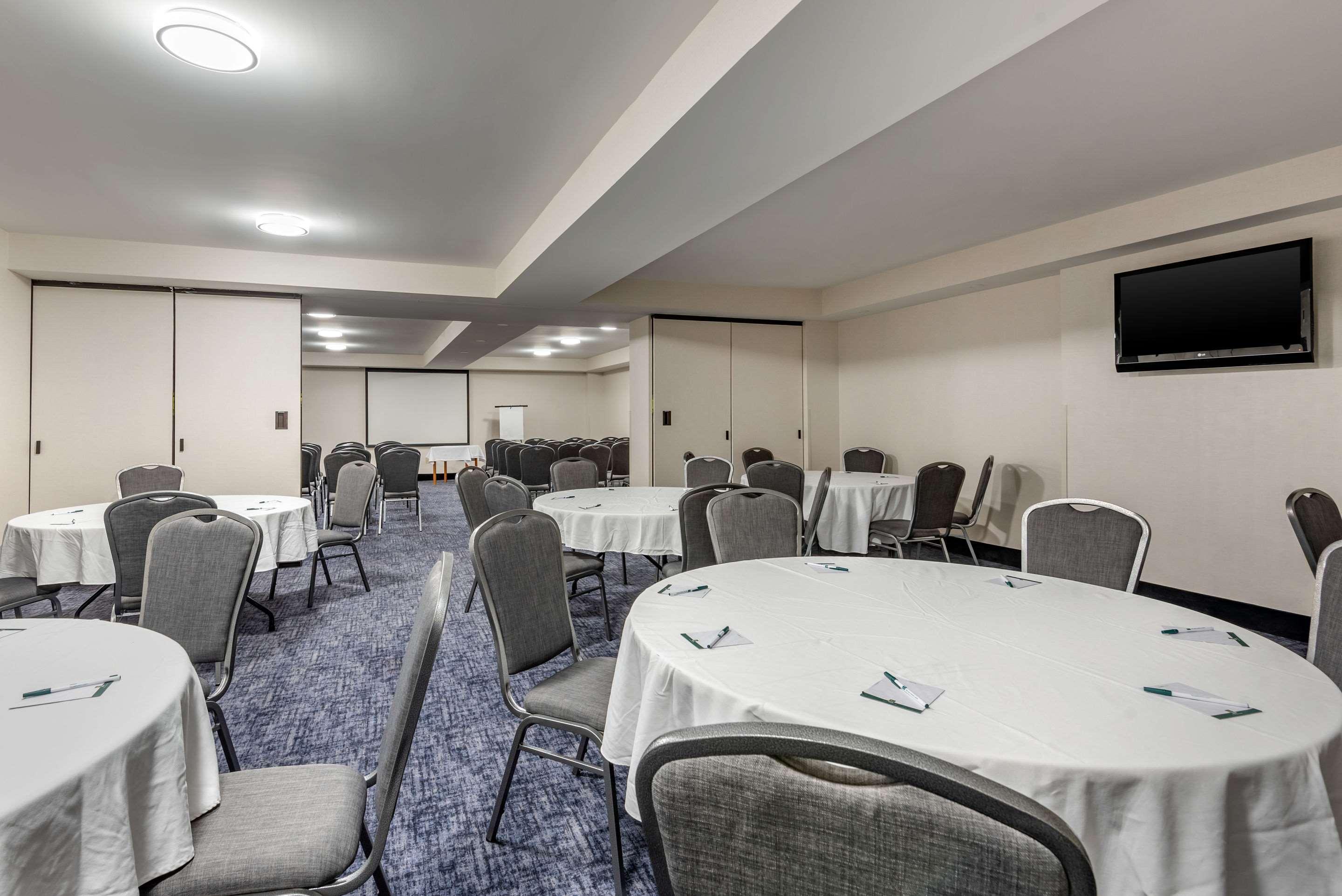 Quality Inn & Suites Oakville Exterior photo