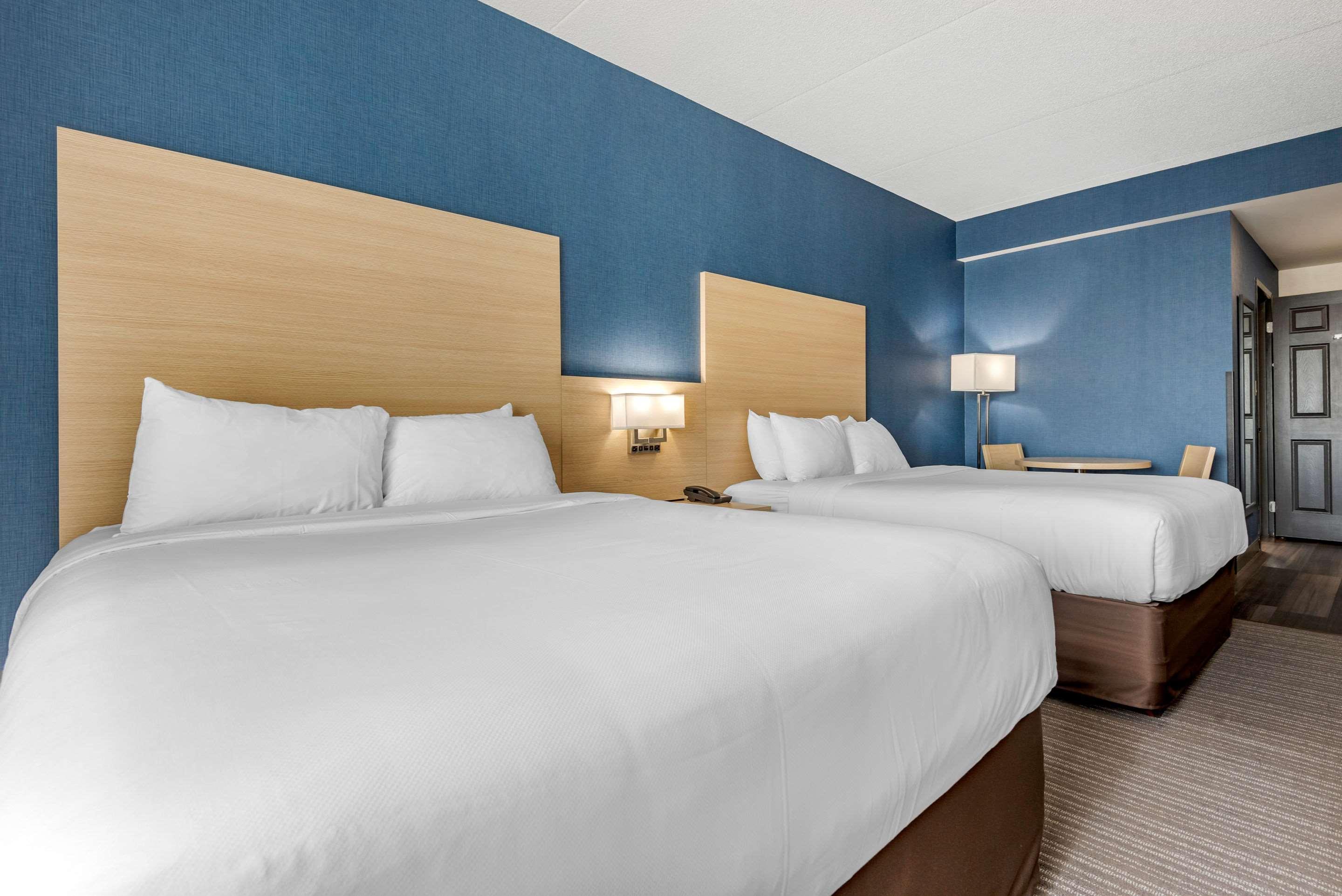 Quality Inn & Suites Oakville Exterior photo