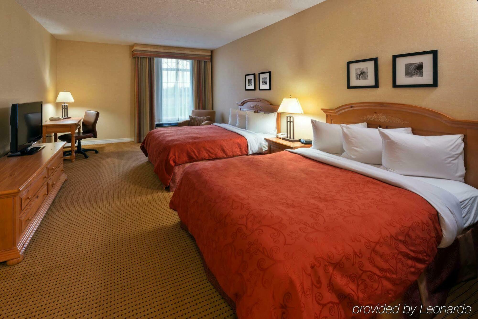 Quality Inn & Suites Oakville Exterior photo