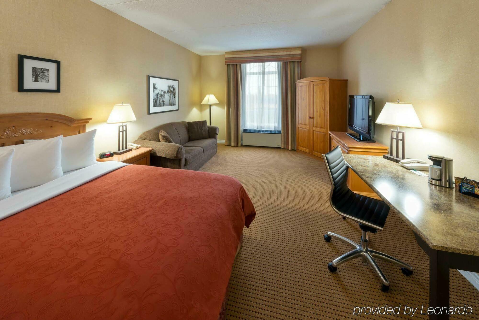 Quality Inn & Suites Oakville Exterior photo